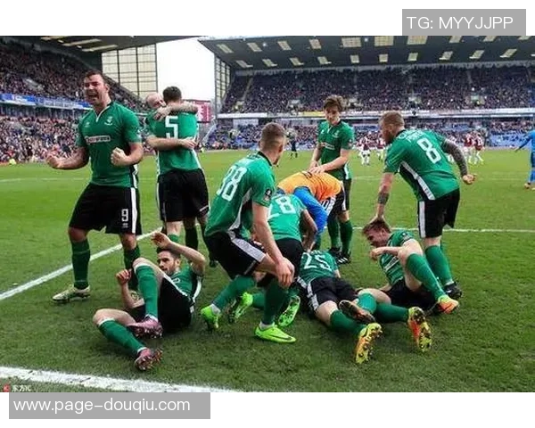 吉灵汉姆与贝利的激烈对决揭示足球战术与团队协作的深刻内涵